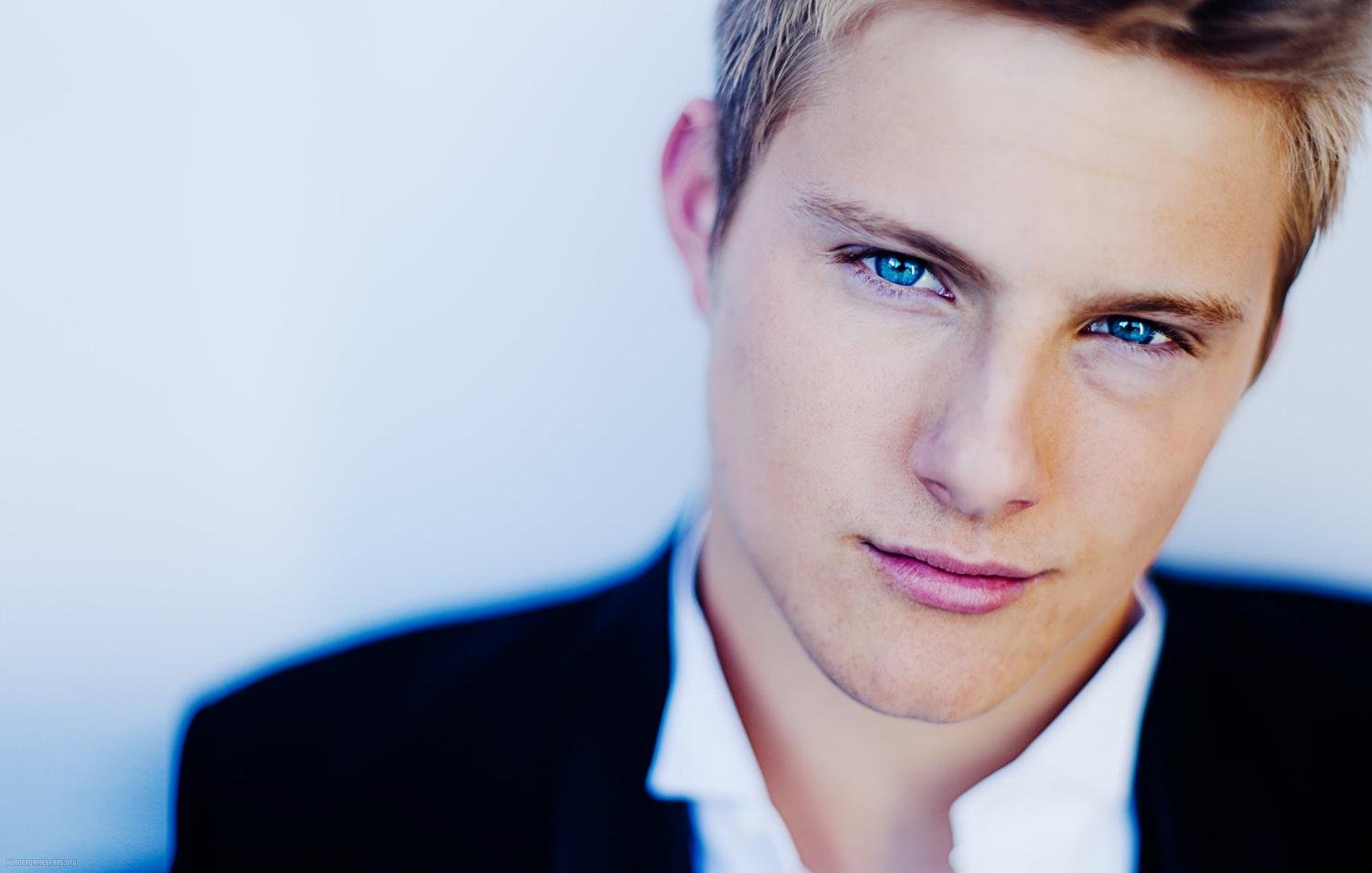 Alexander Ludwig Net Worth